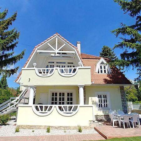 Balaton Apartman Fuered Balatonfured Exterior photo