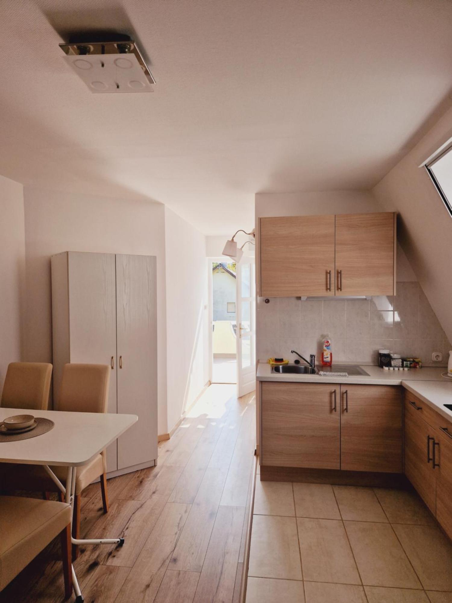 Balaton Apartman Fuered Balatonfured Exterior photo