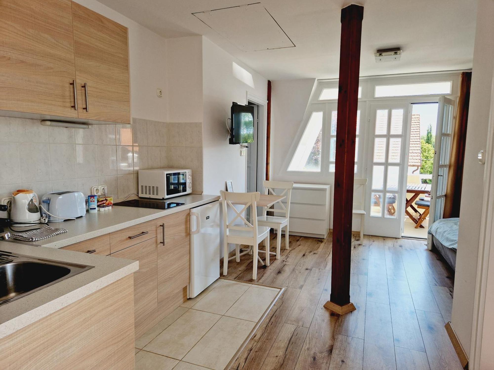 Balaton Apartman Fuered Balatonfured Exterior photo