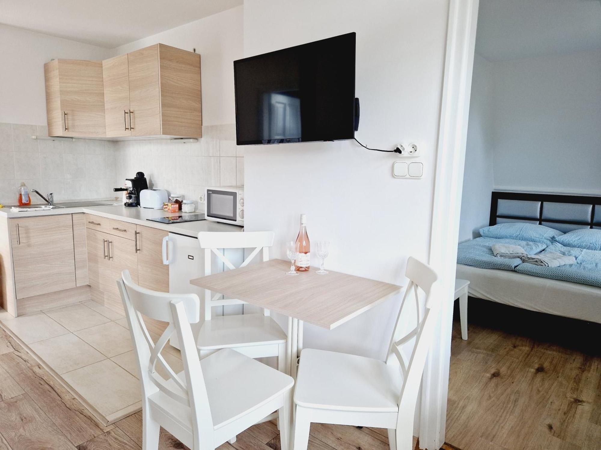 Balaton Apartman Fuered Balatonfured Exterior photo