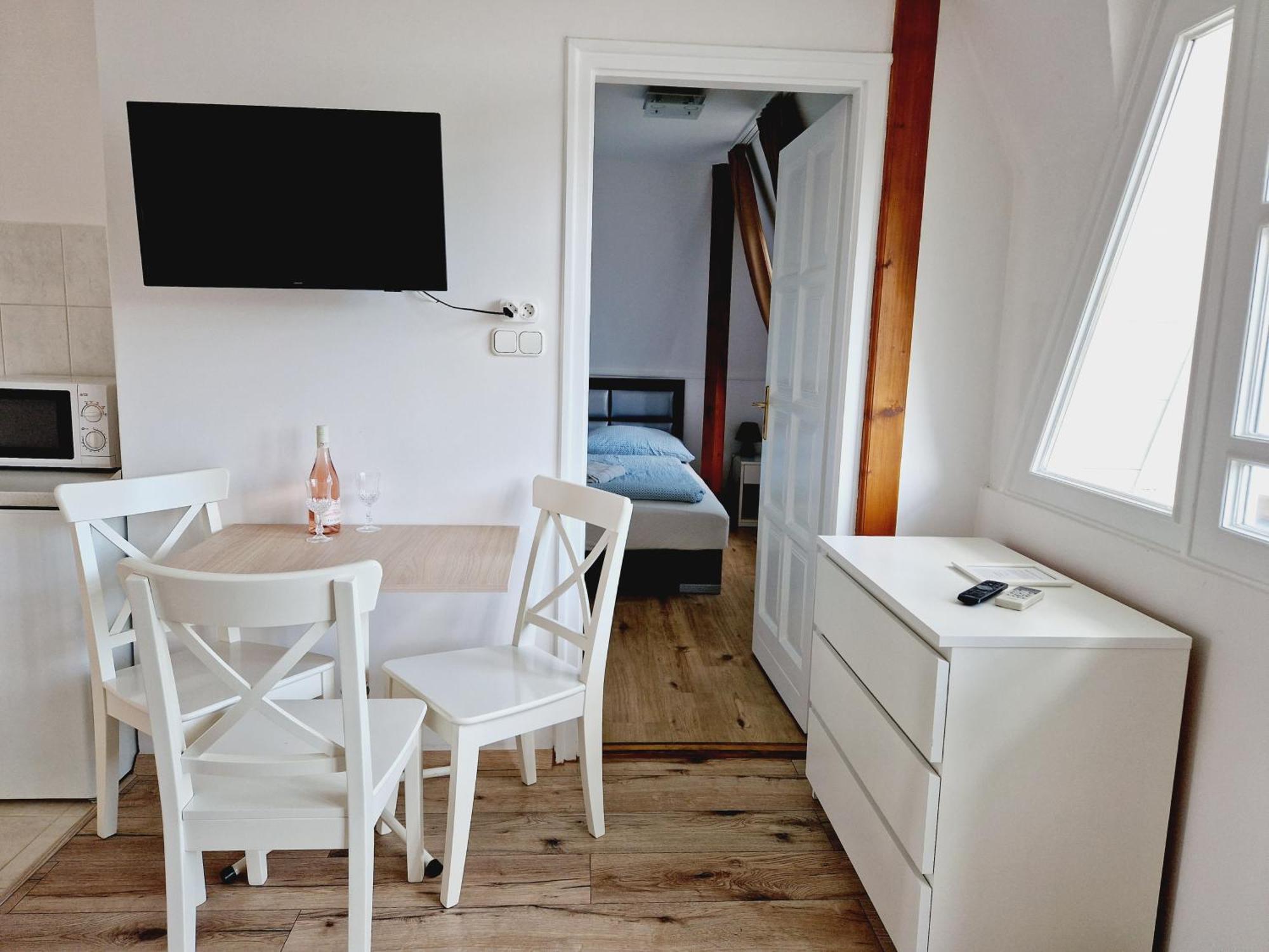 Balaton Apartman Fuered Balatonfured Exterior photo
