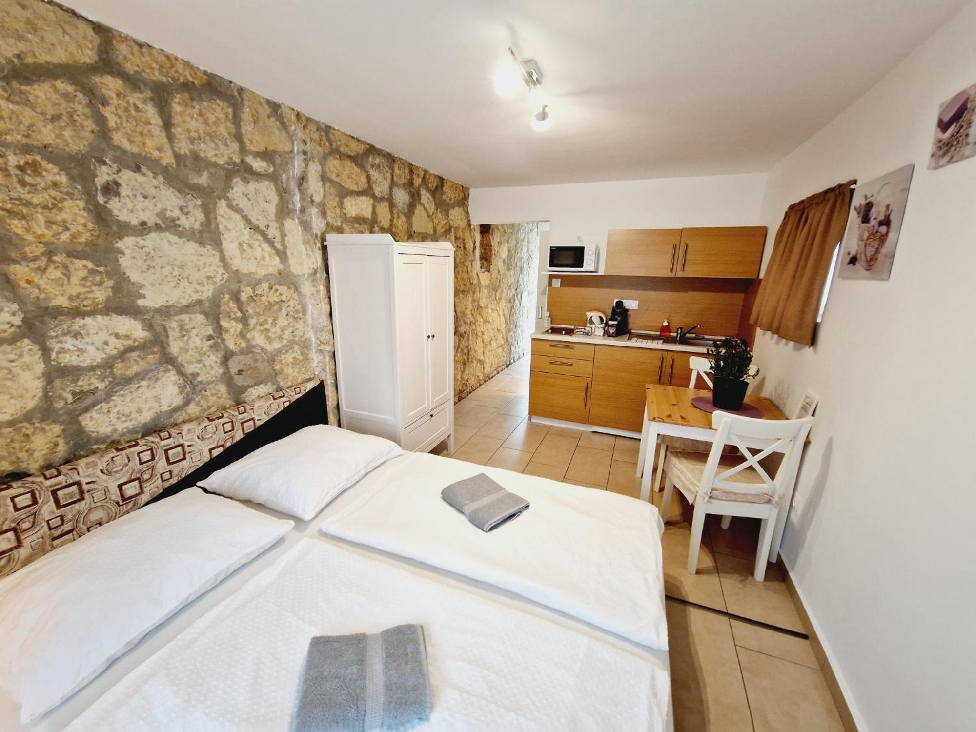 Balaton Apartman Fuered Balatonfured Exterior photo